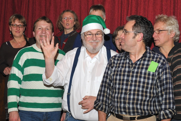 Zum Ende des Jahresausklangstreffens stimmten die Sickter Grünen ein gemeinsames Lied an.